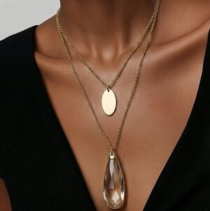 Elegant Gold and Crystal Pendant Necklace